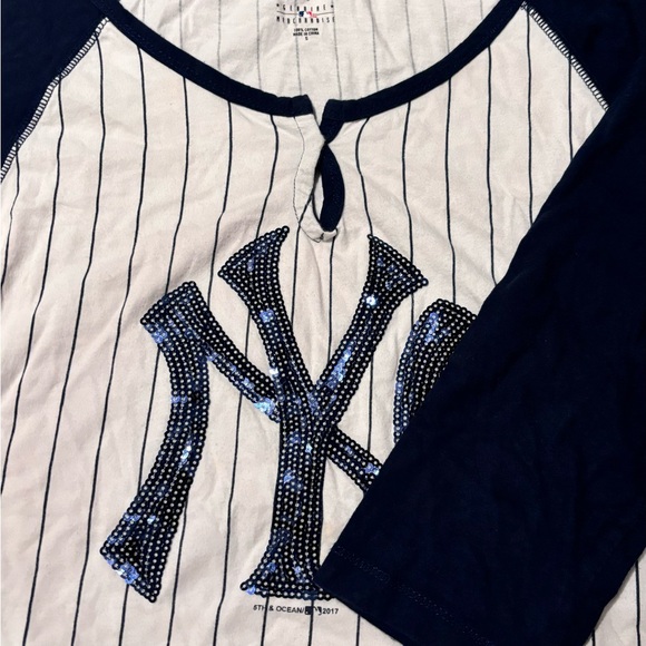 Yankees Half Sleeve Shirt - Picture 2 of 8